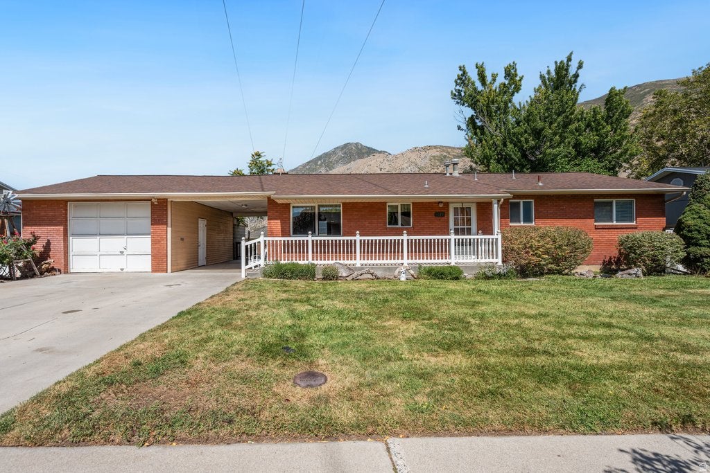 Photo of 1079 E HILLCREST DR, Springville, UT 84663 (MLS # 2186099)