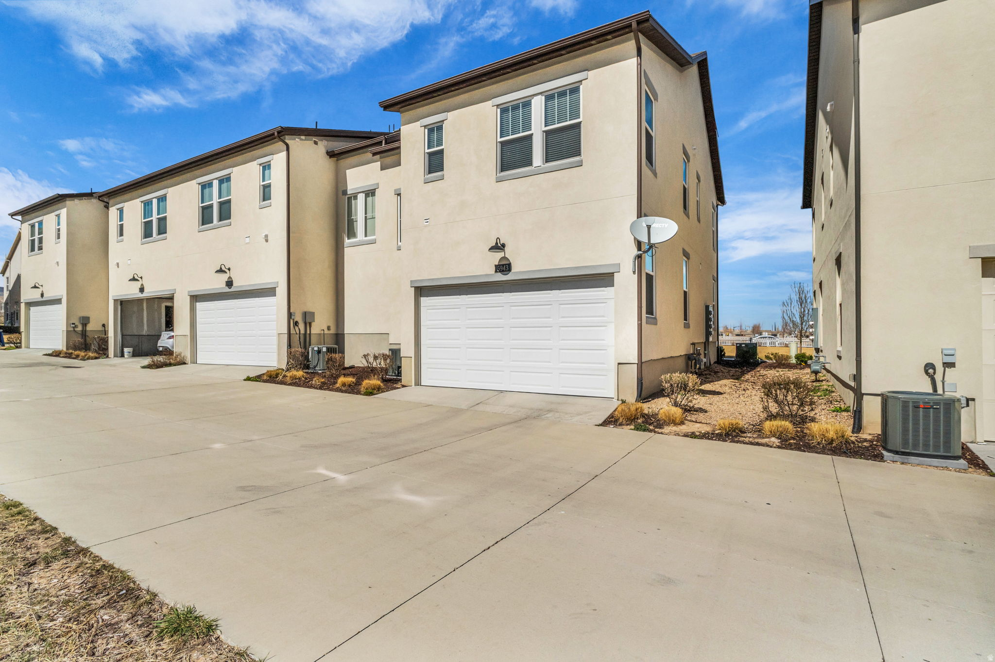 DAYBREAK SOUTH MIXED - Residential