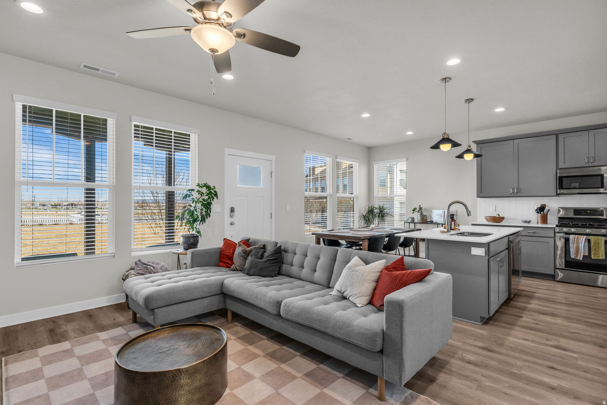 DAYBREAK SOUTH MIXED - Residential