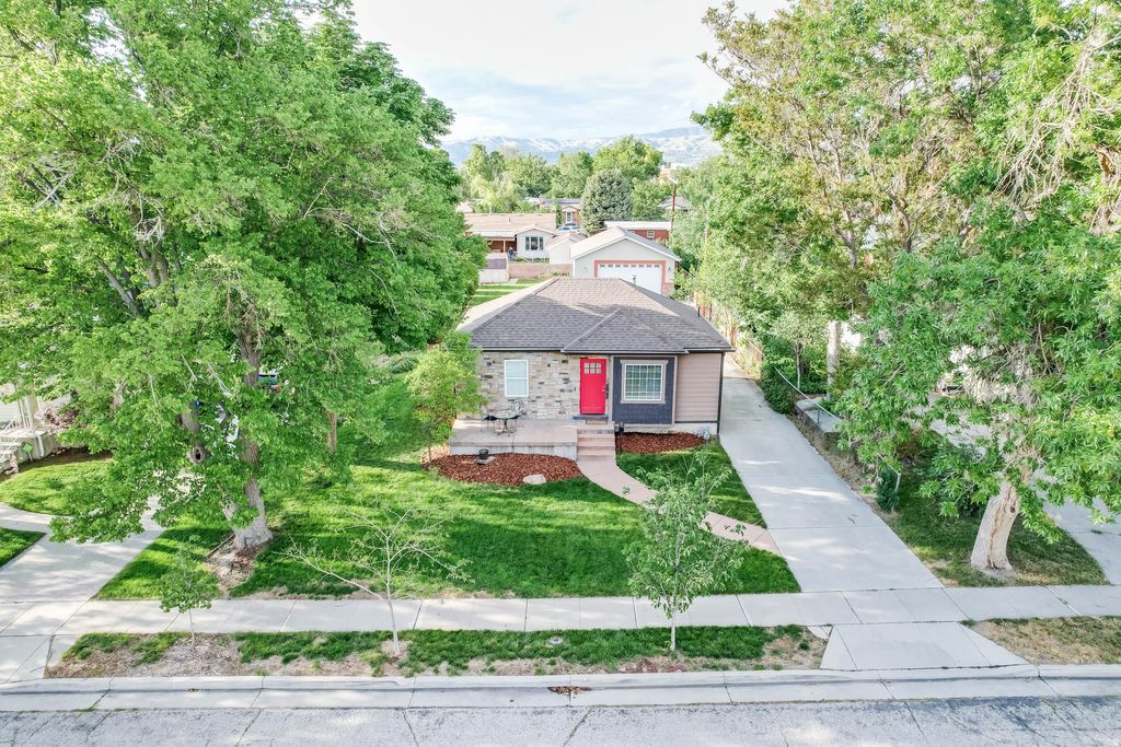 Photo of 825 E HUDSON AVE S, Salt Lake City, UT 84106 (MLS # 2146180)