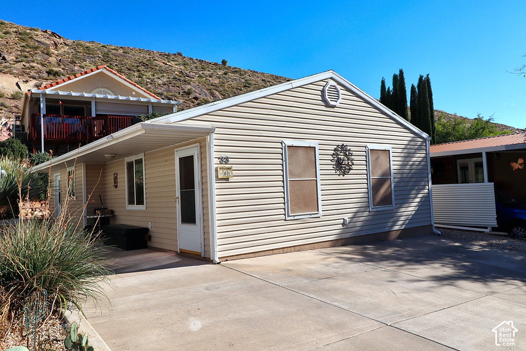 Photo of 33 REDBLUFF DR, Hurricane, UT 84737 (MLS # 2193202)