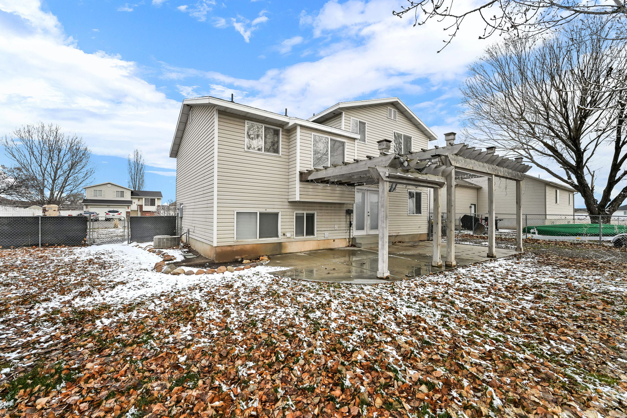 CLOVER FIELD - Residential