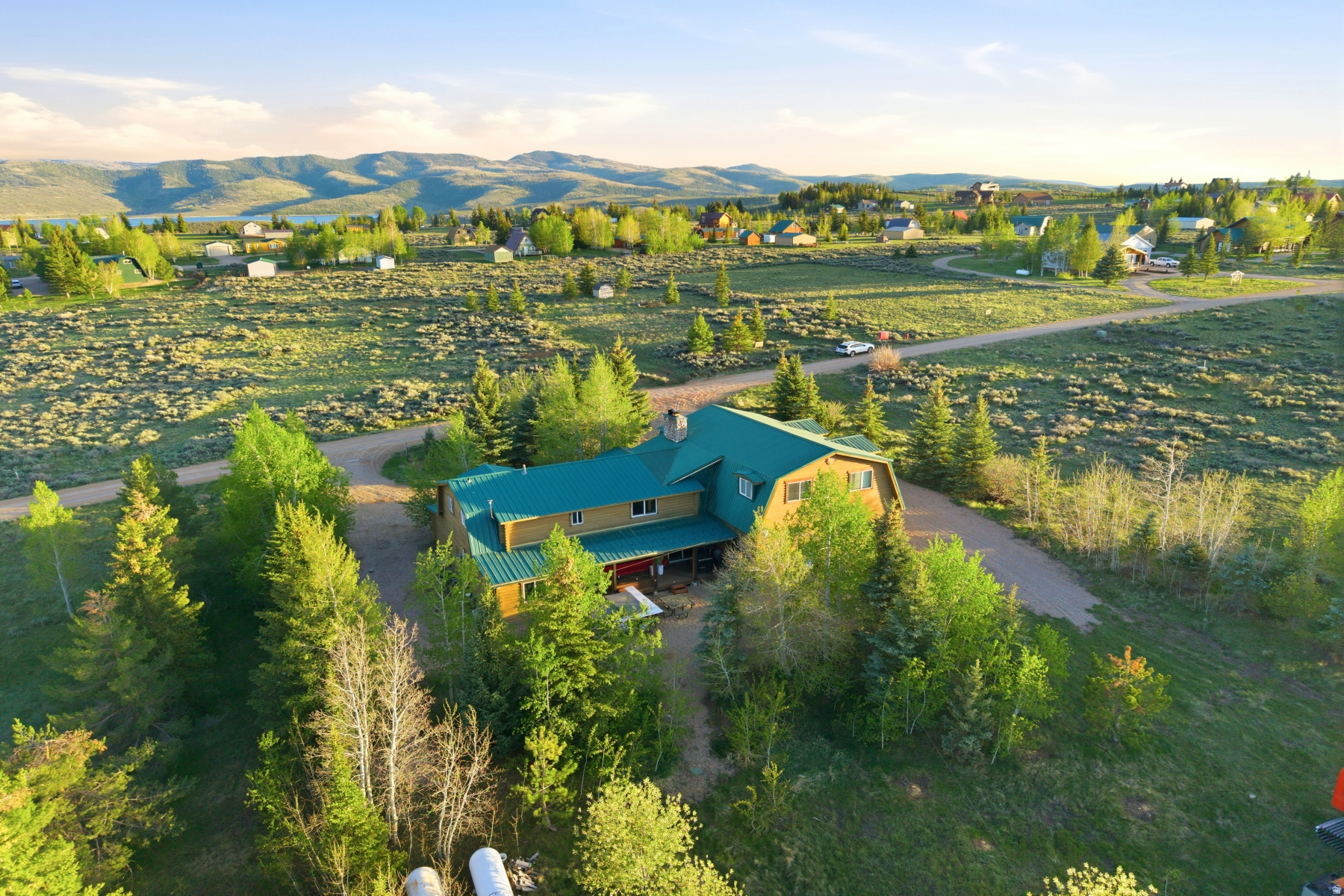 STRAWBERRY LAKE ESTATES - Residential