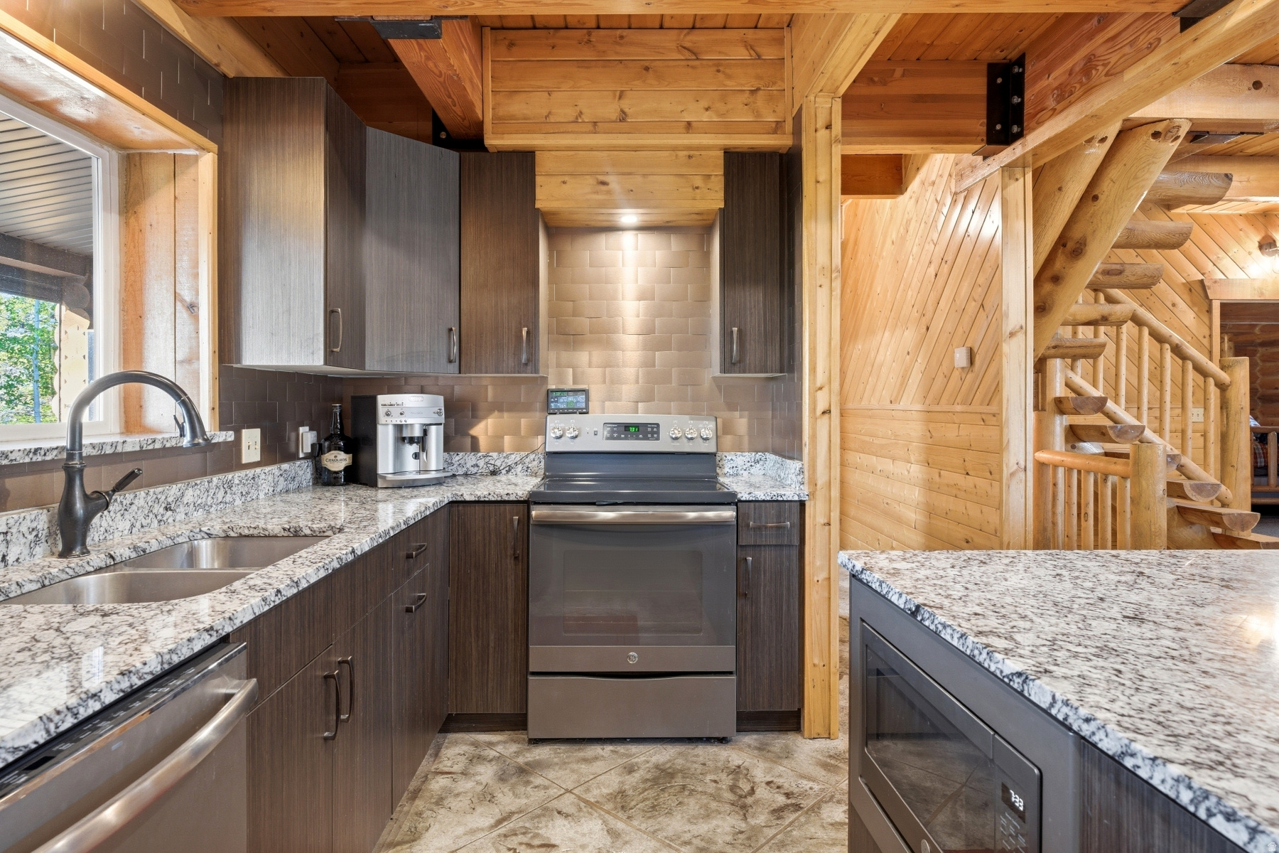 STRAWBERRY LAKE ESTATES - Residential