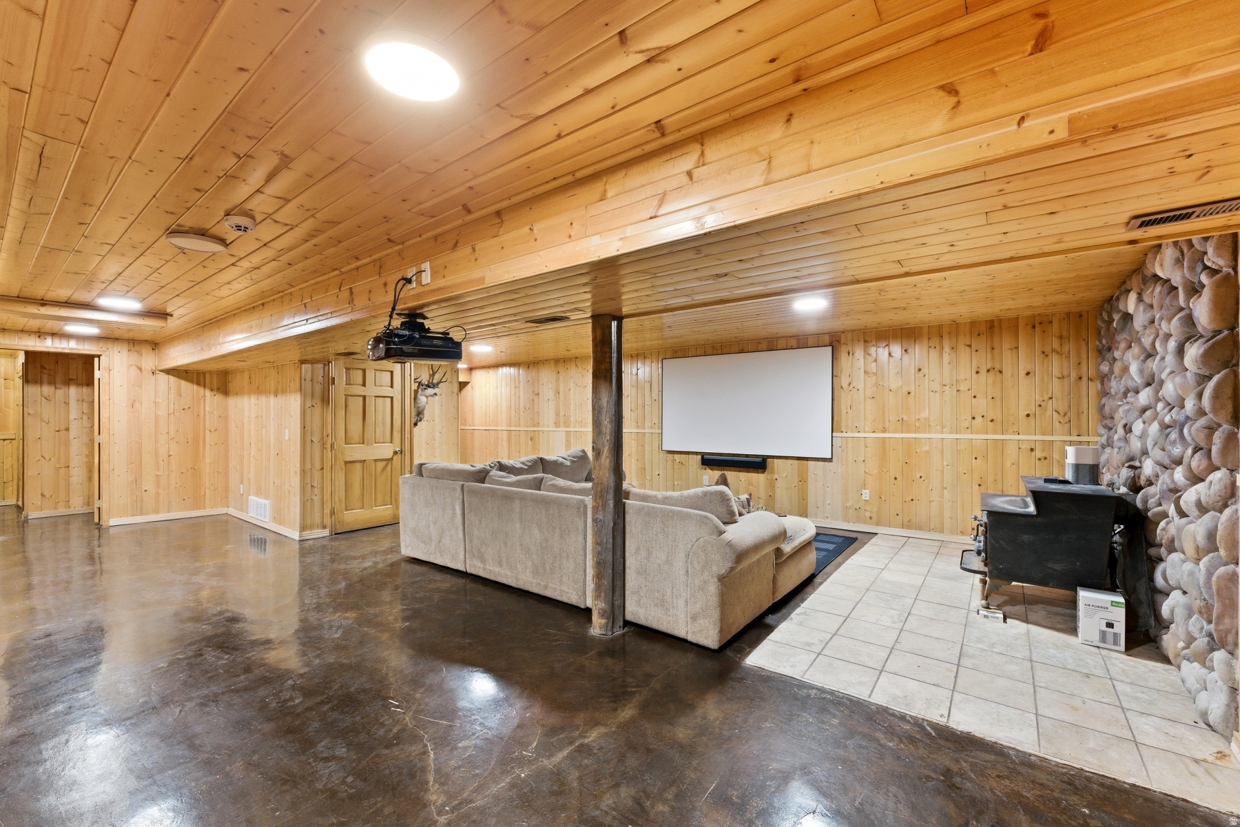 STRAWBERRY LAKE ESTATES - Residential