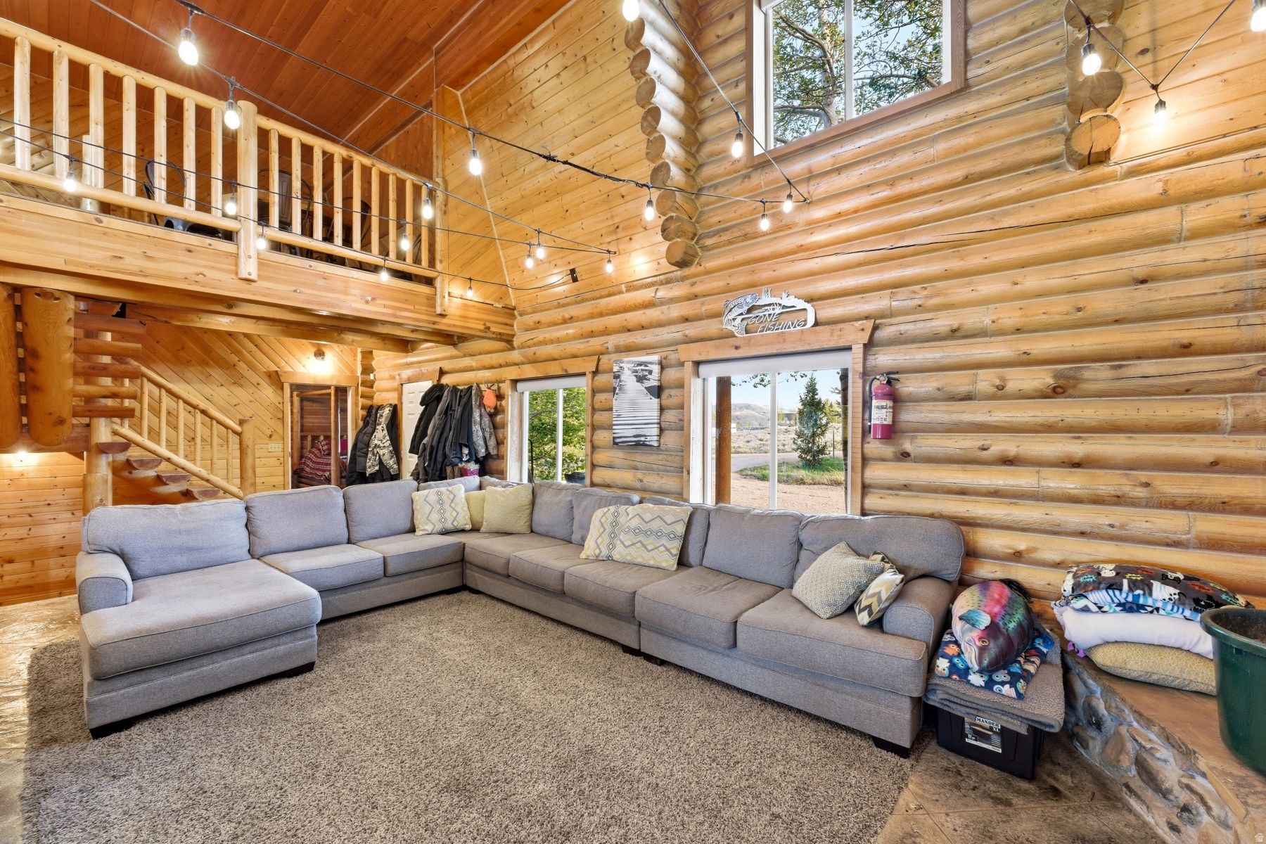 STRAWBERRY LAKE ESTATES - Residential