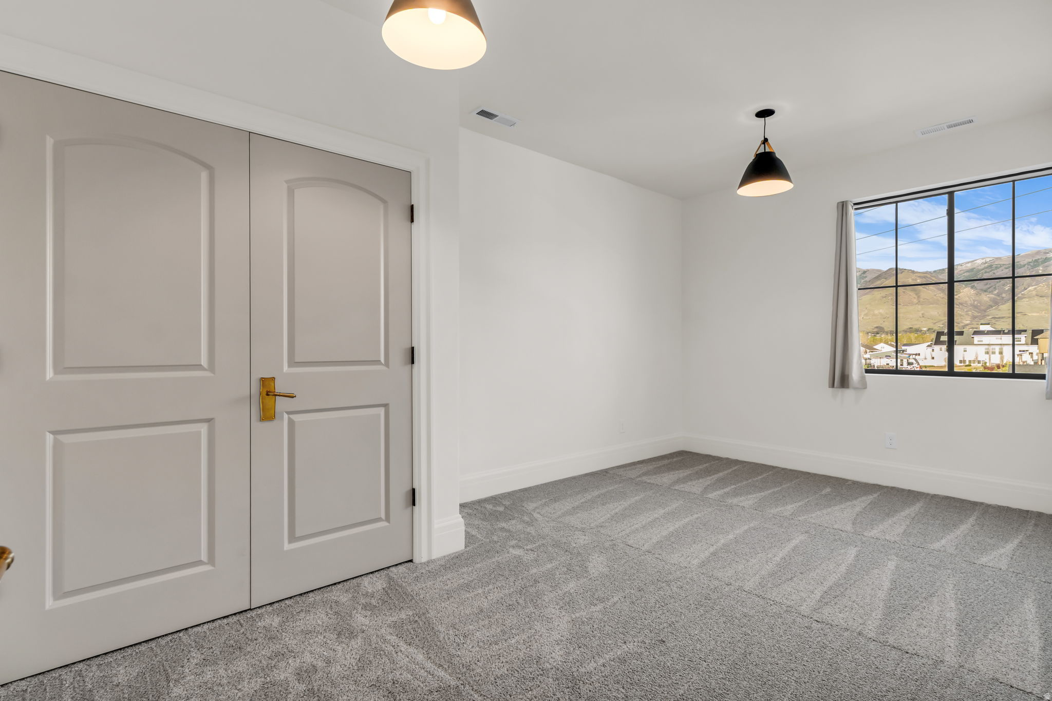 MOUNTAIN VIEW ESTATES - Residential