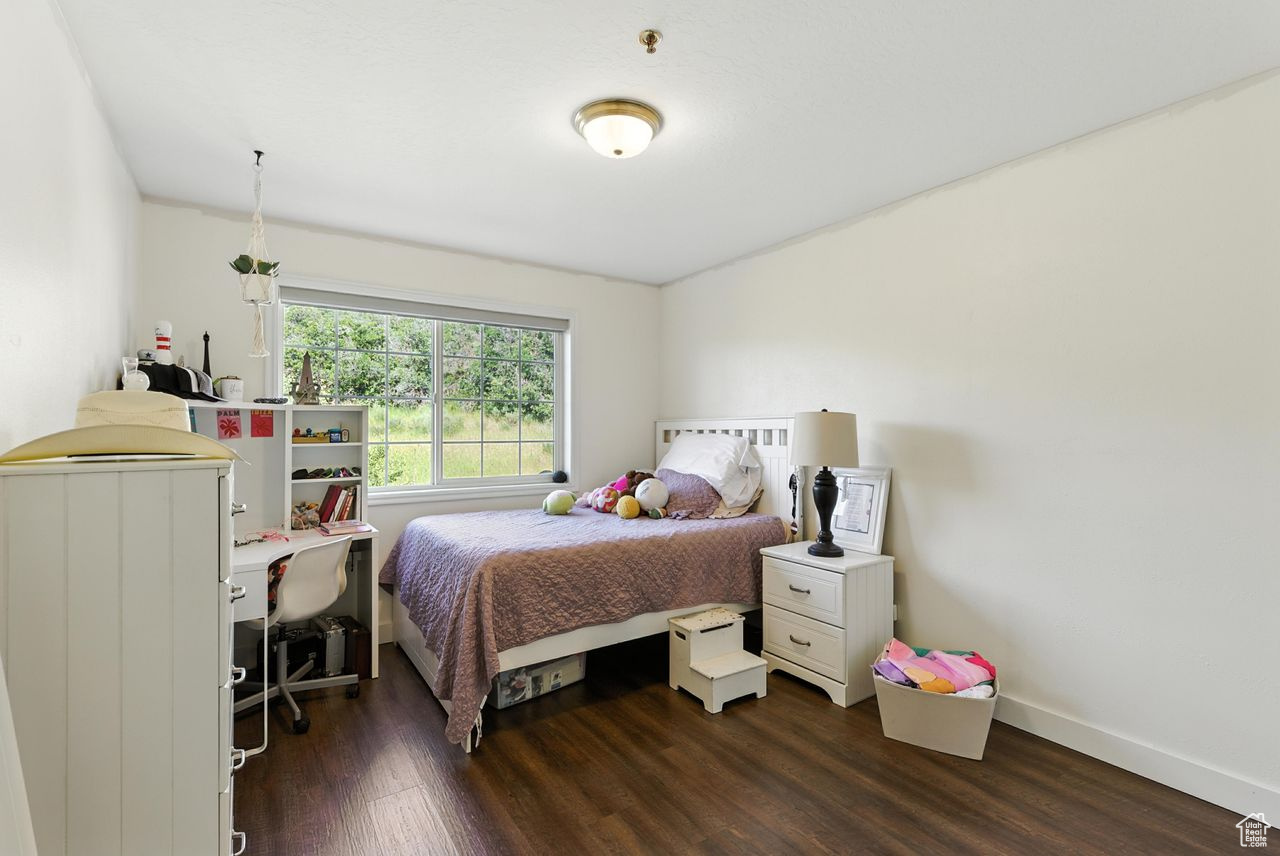 SWISS OAKS CONDOMINIUMS - Residential