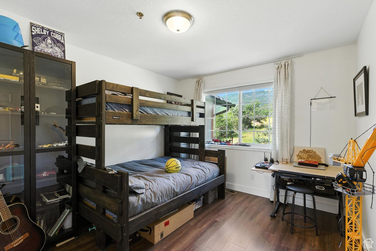 SWISS OAKS CONDOMINIUMS - Residential