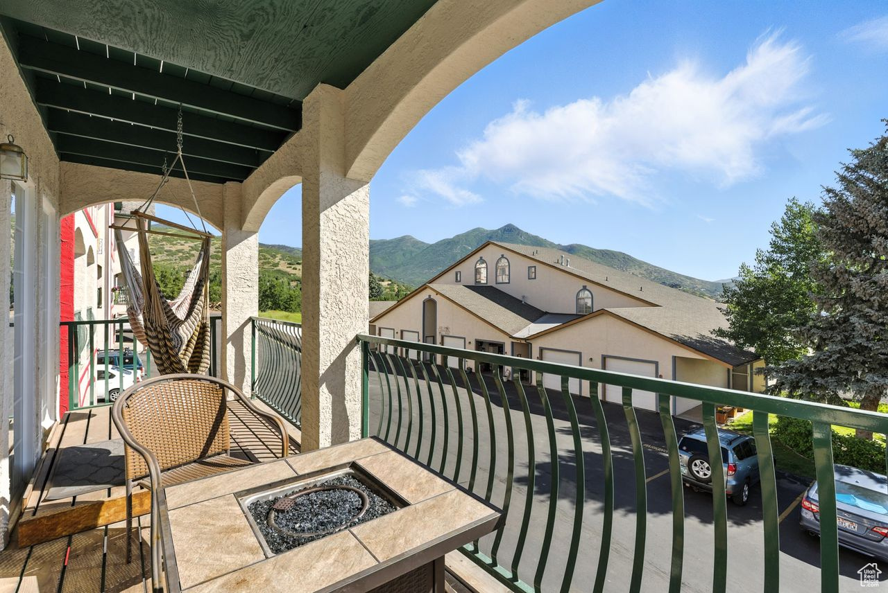 SWISS OAKS CONDOMINIUMS - Residential