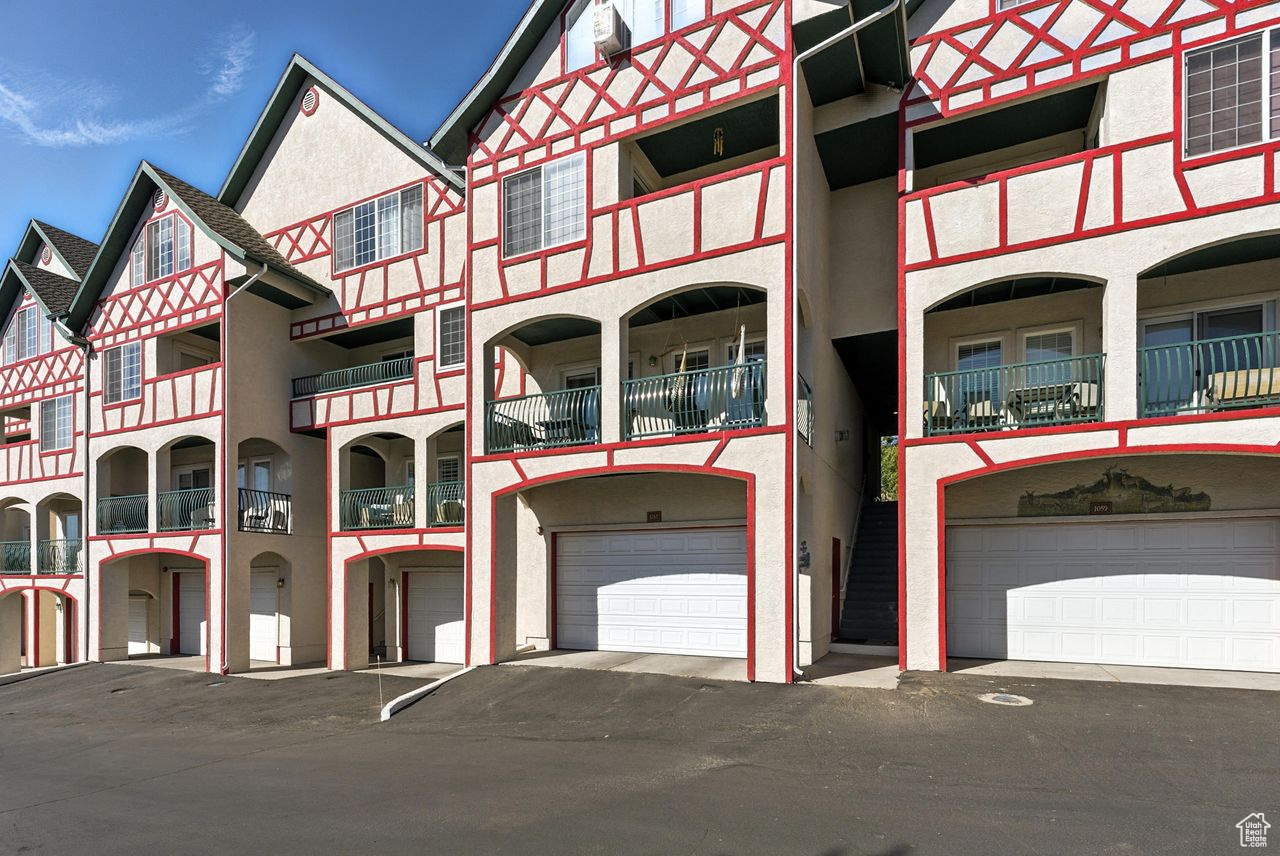 SWISS OAKS CONDOMINIUMS - Residential