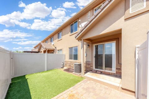Townhouse For Sale - 1000 E Bluff View Dr #94<br/> Washington, UT 84780