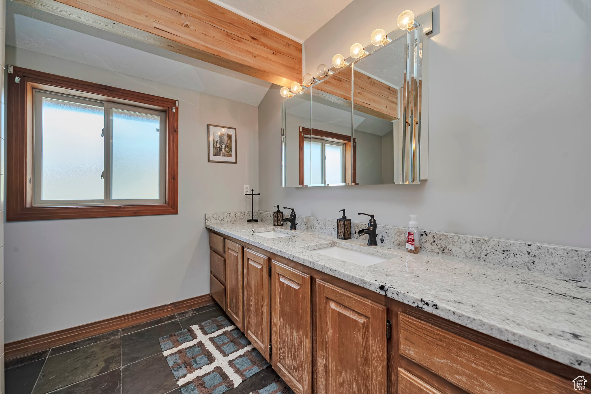 OAKLEY TOWN - Residential