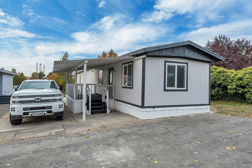 Fully remodeled 3 bed 2 bath, brand new AC unit. Move-in ready! Just bring your things and settle in. Square footage figures are provided as a courtesy estimate only and were obtained by title.  Buyer is advised to obtain an independent measurement.