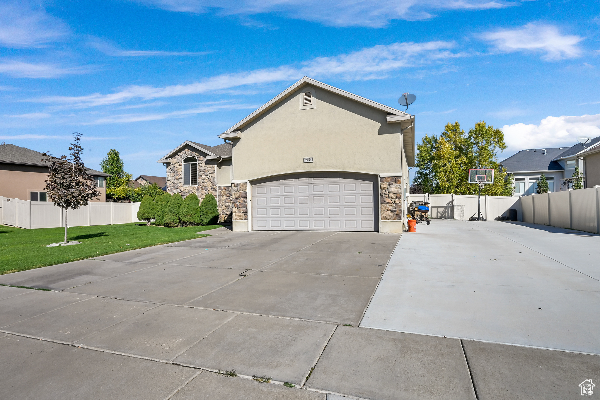 HOLMES ESTATES - Residential