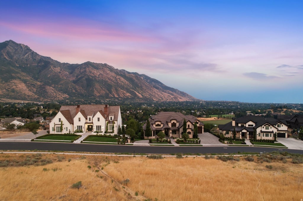 Photo of 128 E DEER CREST LN #304, Alpine, UT 84004 (MLS # 2174813)