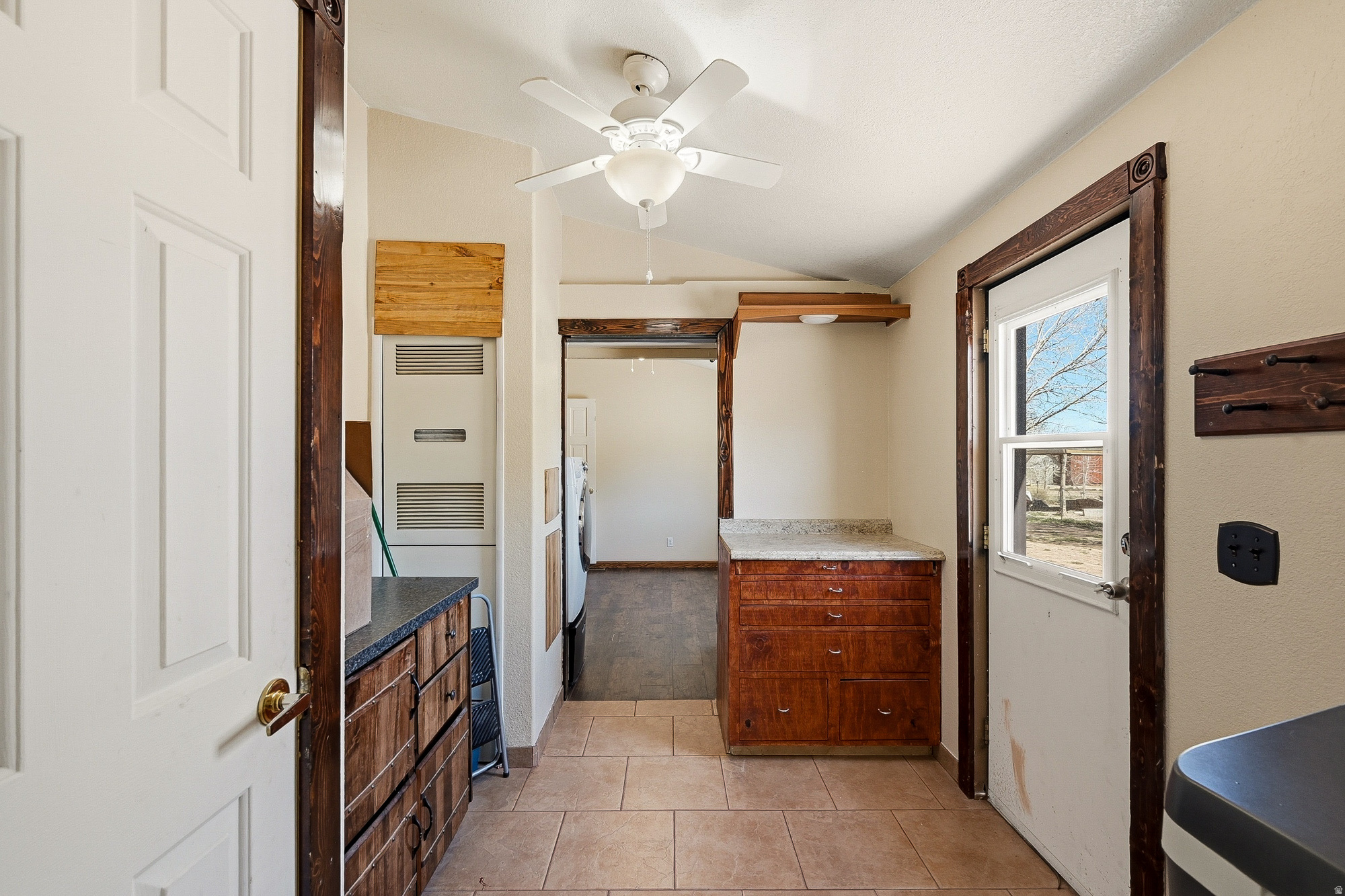 SPANISH TRAIL ESTATE - Residential