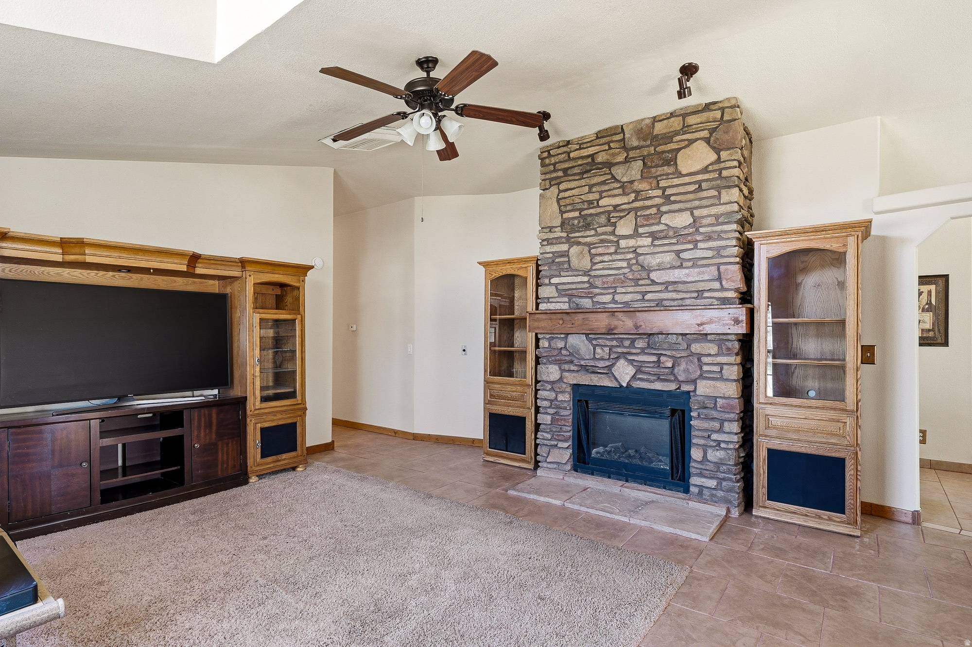 SPANISH TRAIL ESTATE - Residential