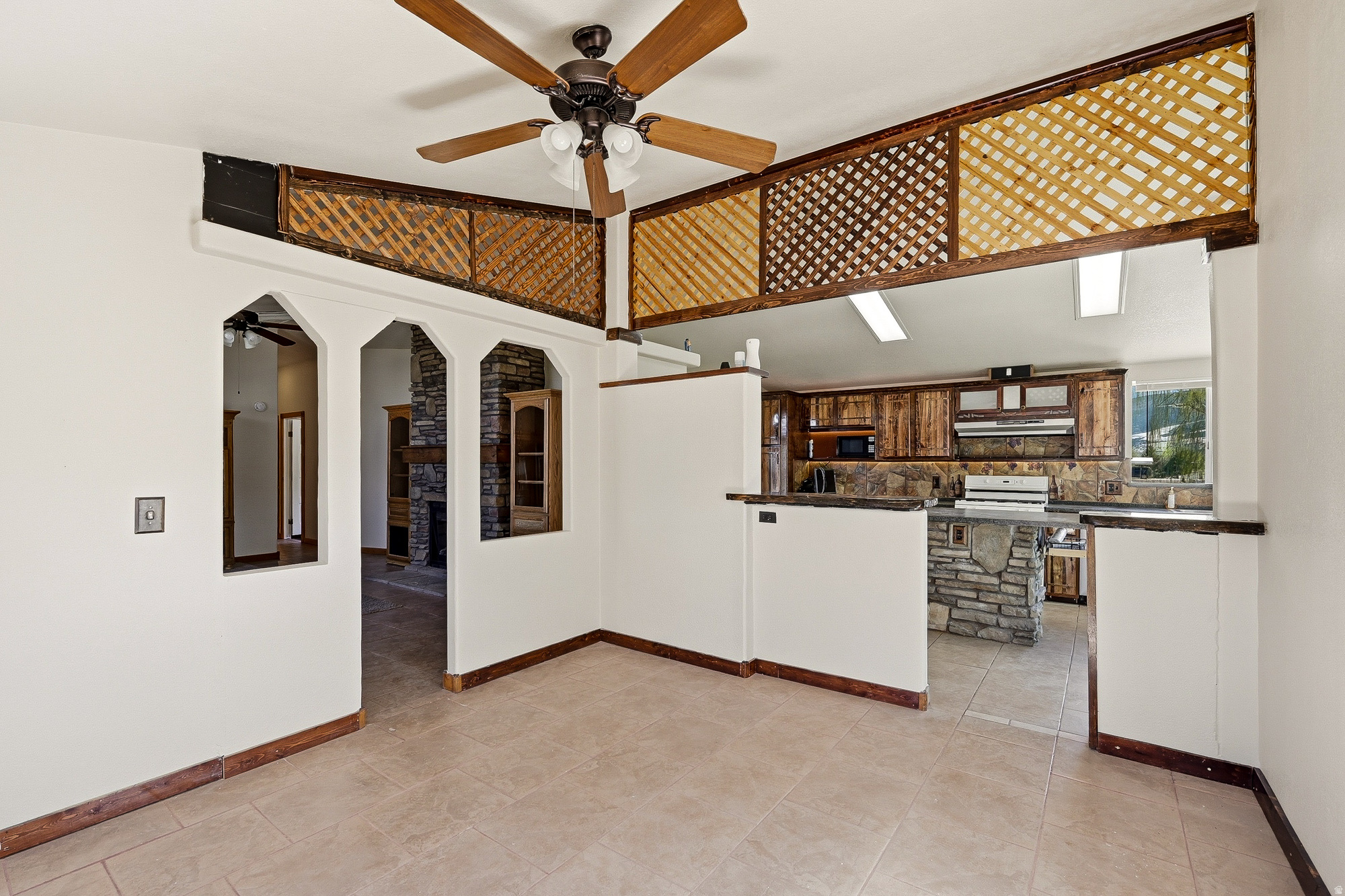 SPANISH TRAIL ESTATE - Residential
