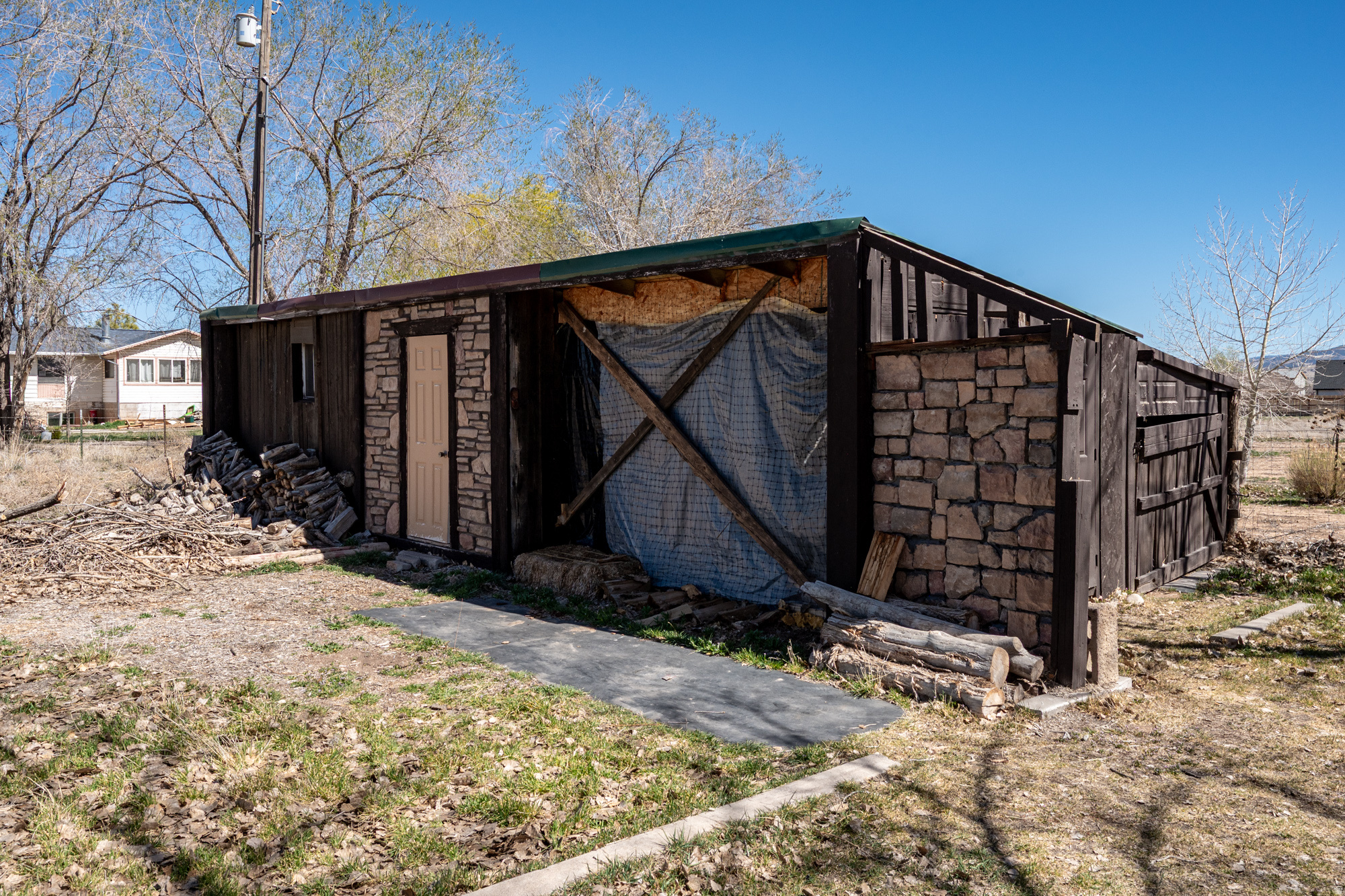 SPANISH TRAIL ESTATE - Residential