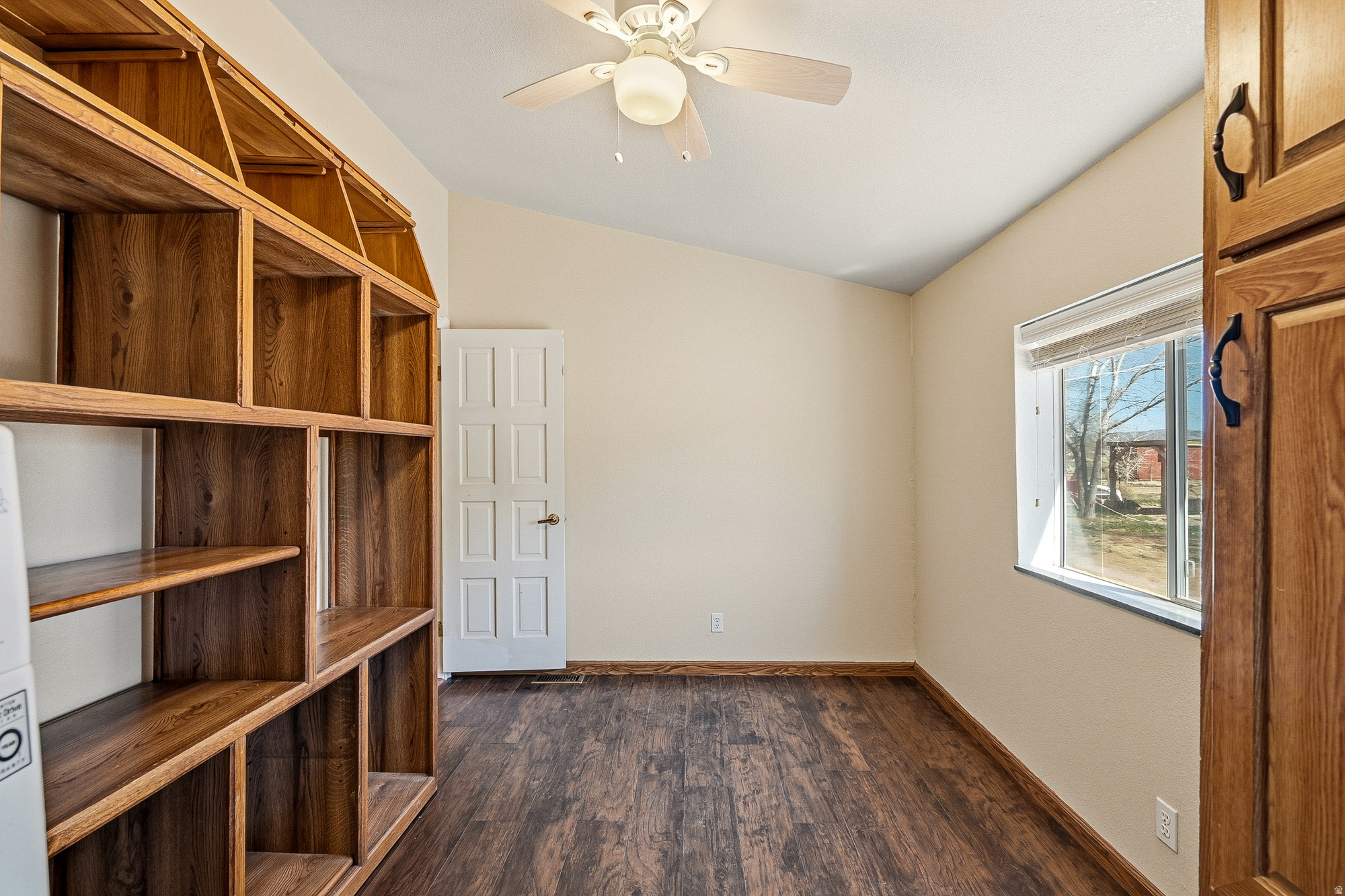 SPANISH TRAIL ESTATE - Residential