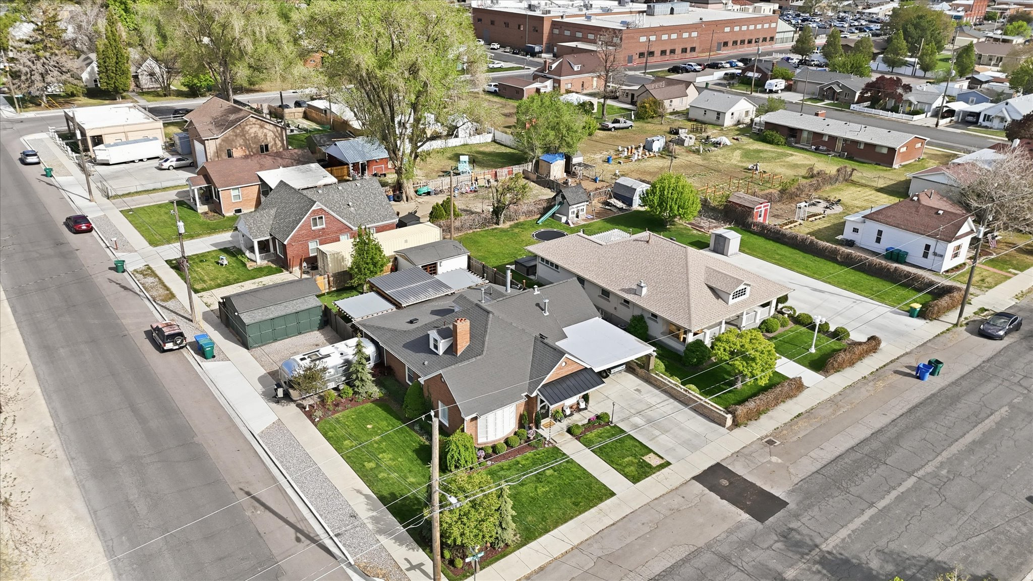 Main image without alt text