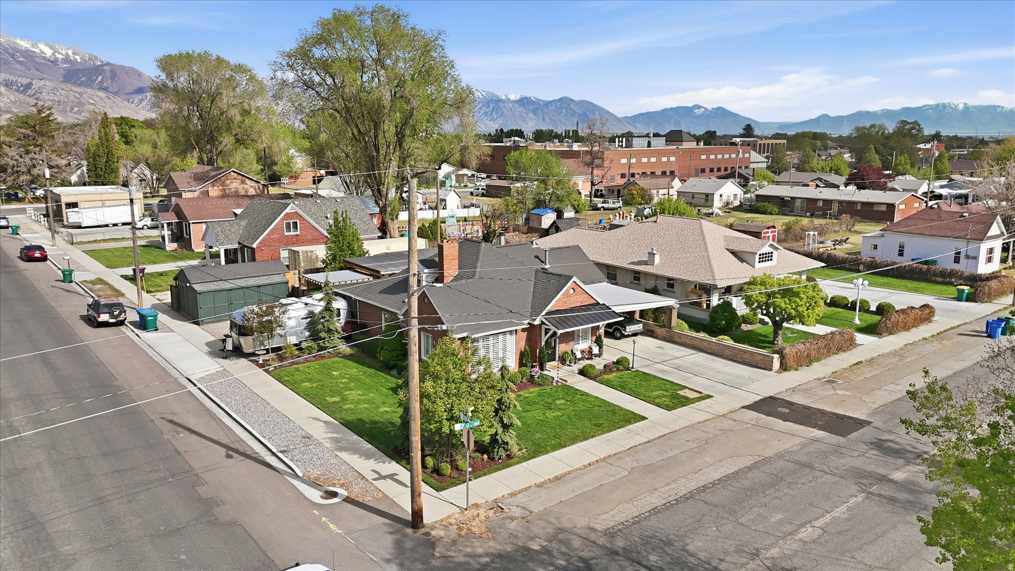 Main image without alt text