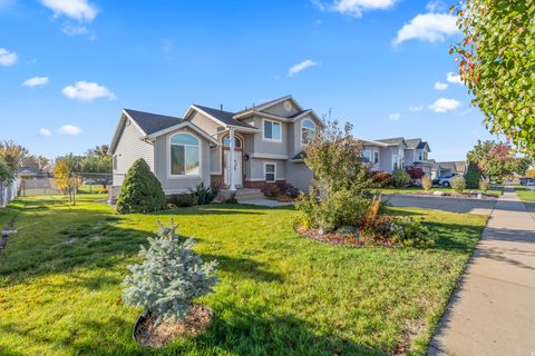 Tiny photo for 94 E 950 S, Kaysville, UT 84037 (MLS # 2139500)