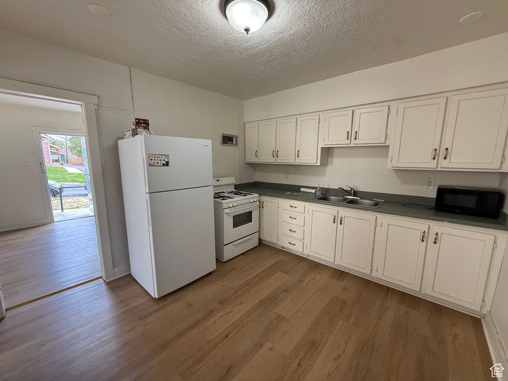 Photo of 221 L ST, Salt Lake City, UT 84103 (MLS # 2118407)