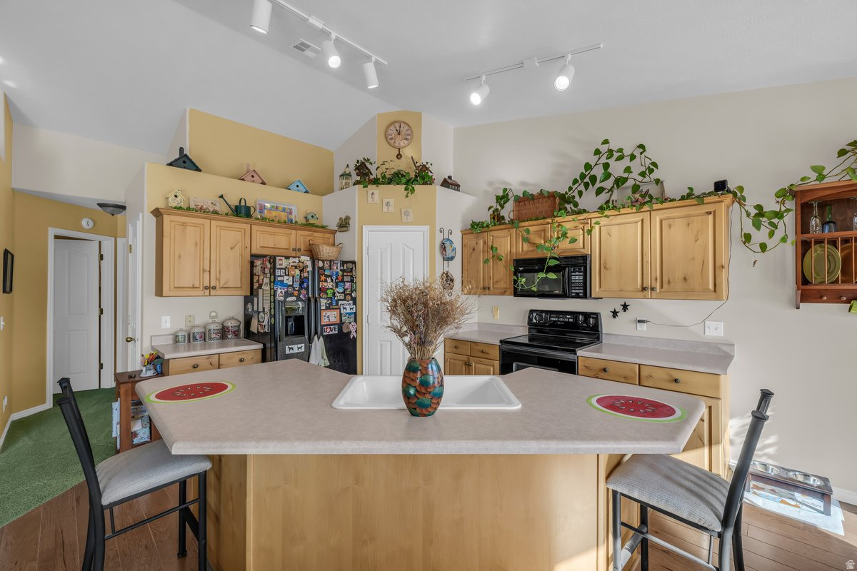 ROYAL OAKS 4 - Residential