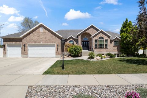 Photo of 313 E GOLDEN PHEASANT DR S, Draper, UT 84020 (MLS # 2158434)