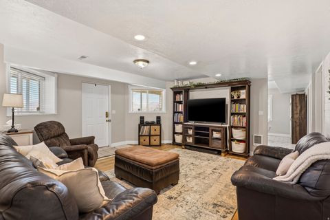 Tiny photo for 173 E 10000 S, Salem, UT 84653 (MLS # 2143883)