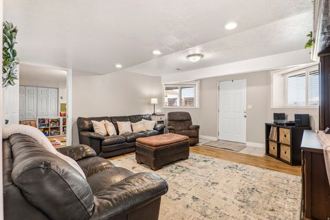 Tiny photo for 173 E 10000 S, Salem, UT 84653 (MLS # 2143883)