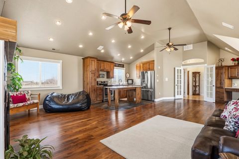 Tiny photo for 173 E 10000 S, Salem, UT 84653 (MLS # 2143883)