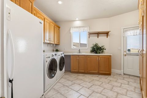 Tiny photo for 173 E 10000 S, Salem, UT 84653 (MLS # 2143883)