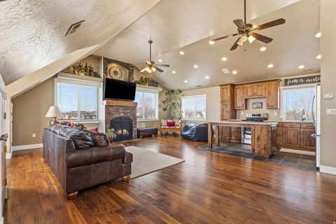 Tiny photo for 173 E 10000 S, Salem, UT 84653 (MLS # 2143883)