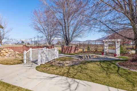 Tiny photo for 173 E 10000 S, Salem, UT 84653 (MLS # 2143883)