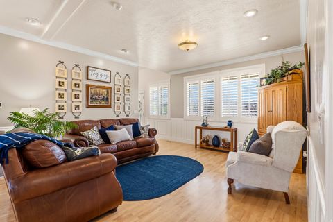 Tiny photo for 173 E 10000 S, Salem, UT 84653 (MLS # 2143883)