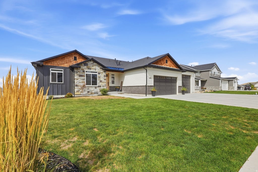 Photo of 475 N 900 E, Hyde Park, UT 84318 (MLS # 2186829)