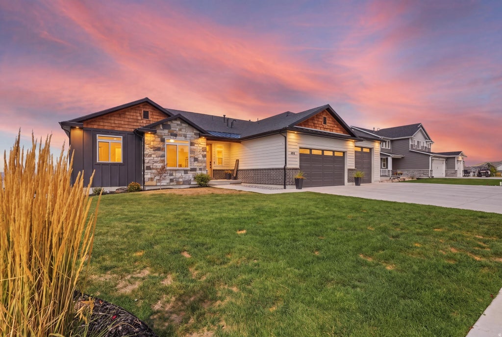 Photo of 475 N 900 E, Hyde Park, UT 84318 (MLS # 2186829)