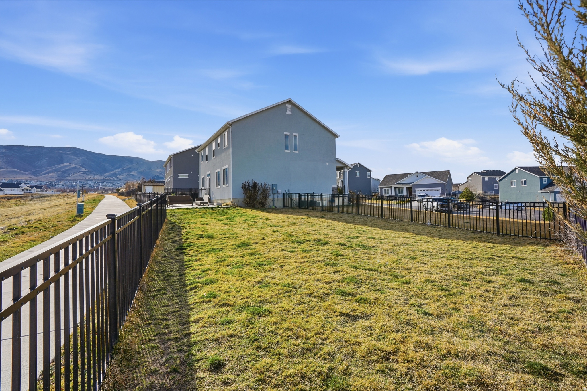 LAKESIDE AT TALONS - Residential