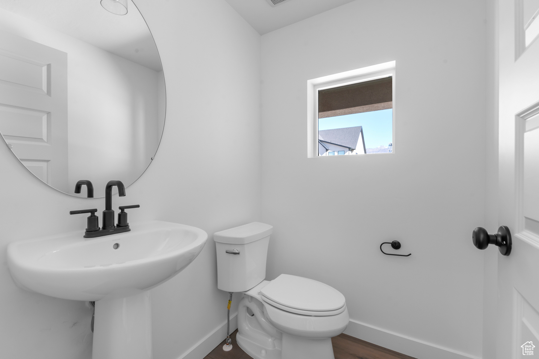 BROADVIEW SHORES COTTAGES 735 - Residential