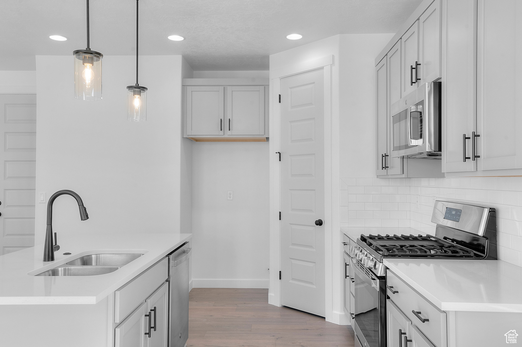 BROADVIEW SHORES COTTAGES 735 - Residential