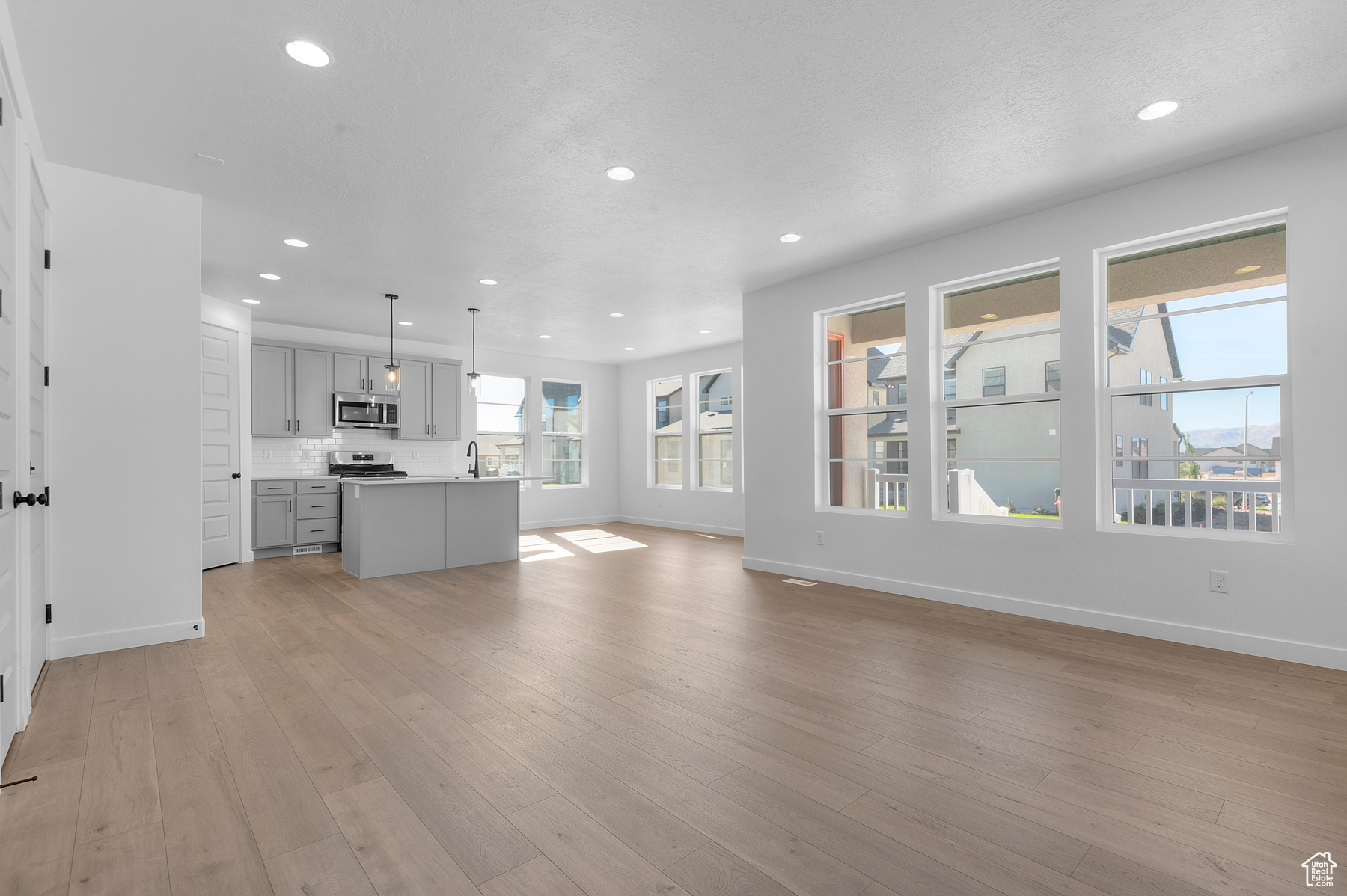 BROADVIEW SHORES COTTAGES 735 - Residential