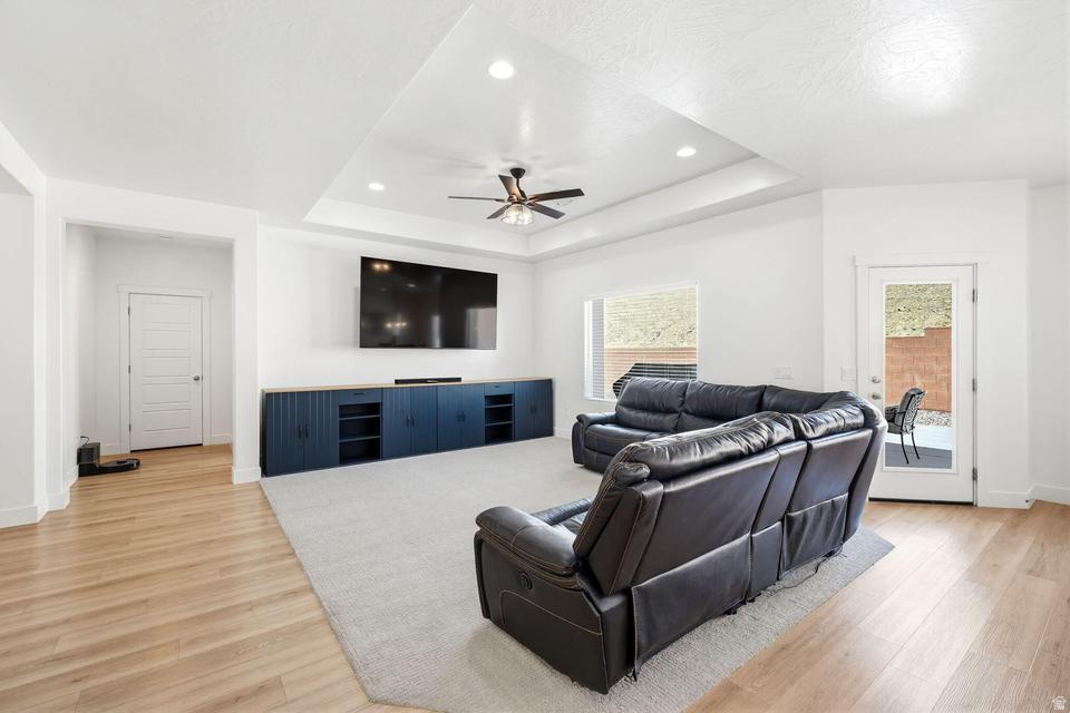 SAGE CANYON 16 - Residential