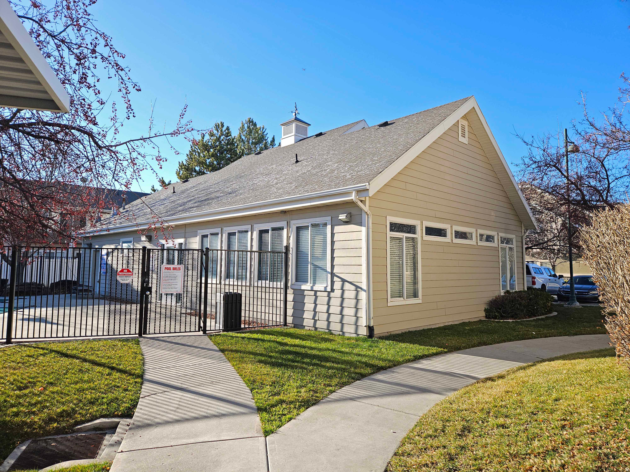 VINTAGE ON THE BLUFF - Residential