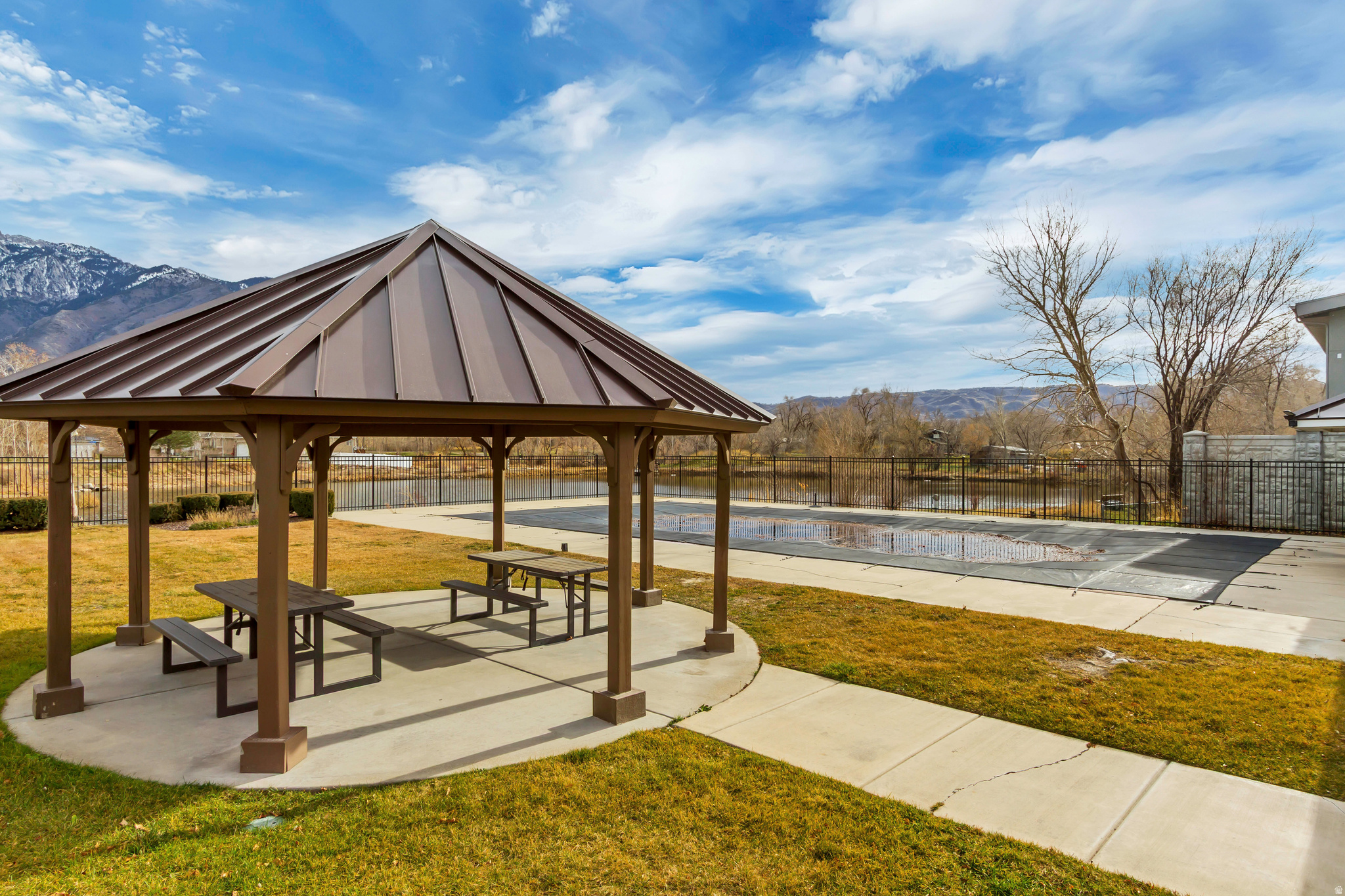 SUNSET PONDS PUD - Residential