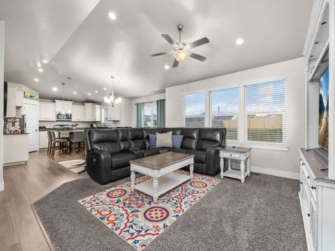 Tiny photo for 318 N 900 E, Salem, UT 84653 (MLS # 2125693)