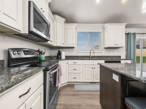Tiny photo for 318 N 900 E, Salem, UT 84653 (MLS # 2125693)