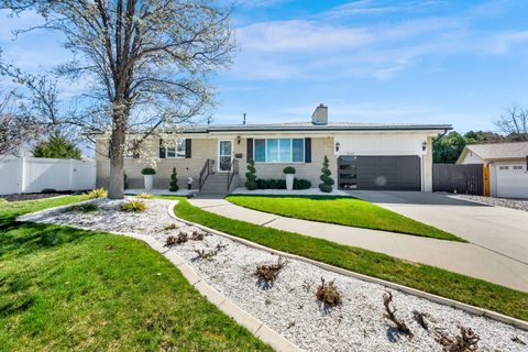 Tiny photo for 2140 E NYE CIR S, Cottonwood Heights, UT 84121 (MLS # 2143785)